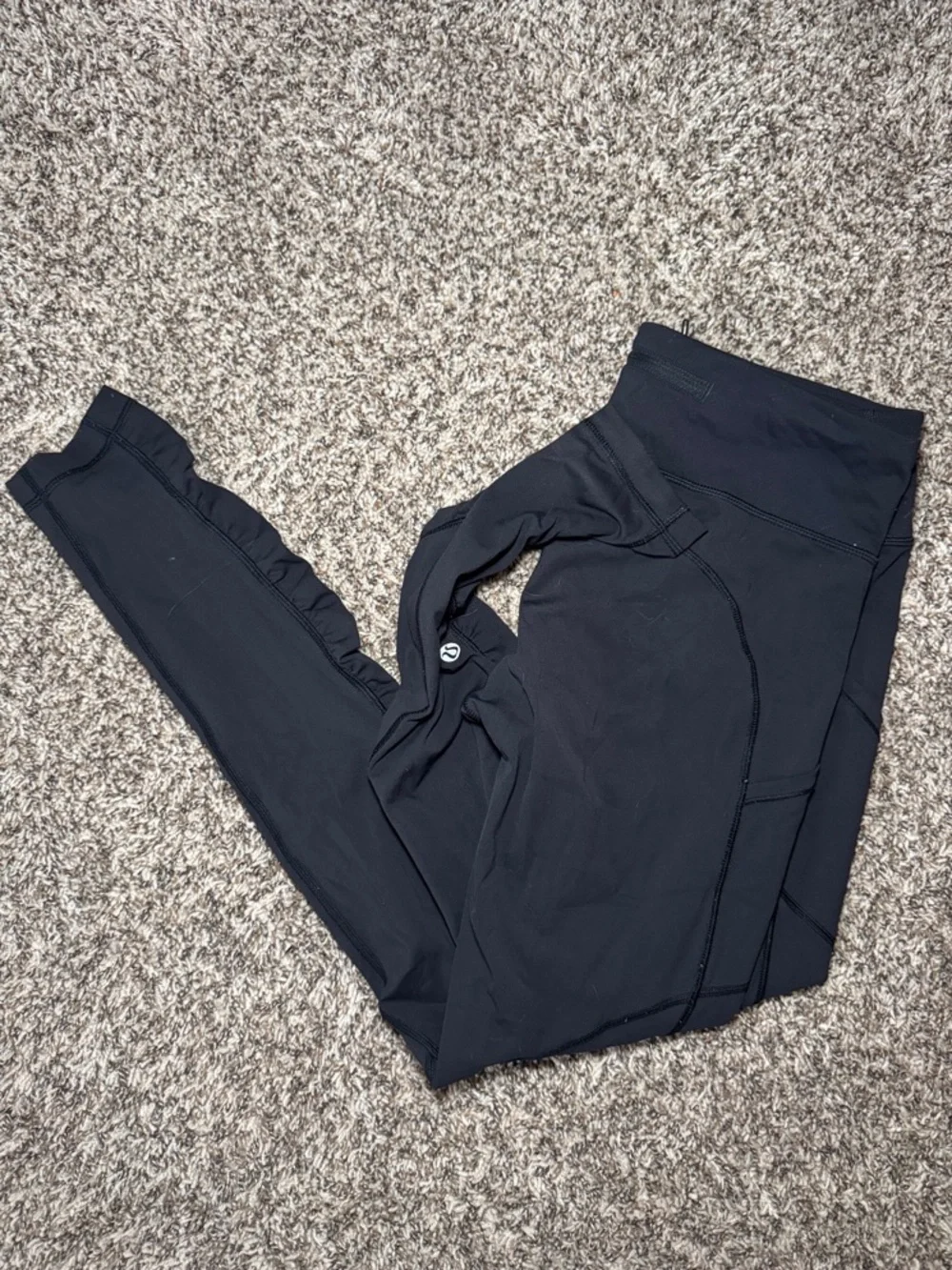 lululemon athletica women’sBlack Performance Leggings w/ Ruffle Detail/pockets - Picture 3 of 5